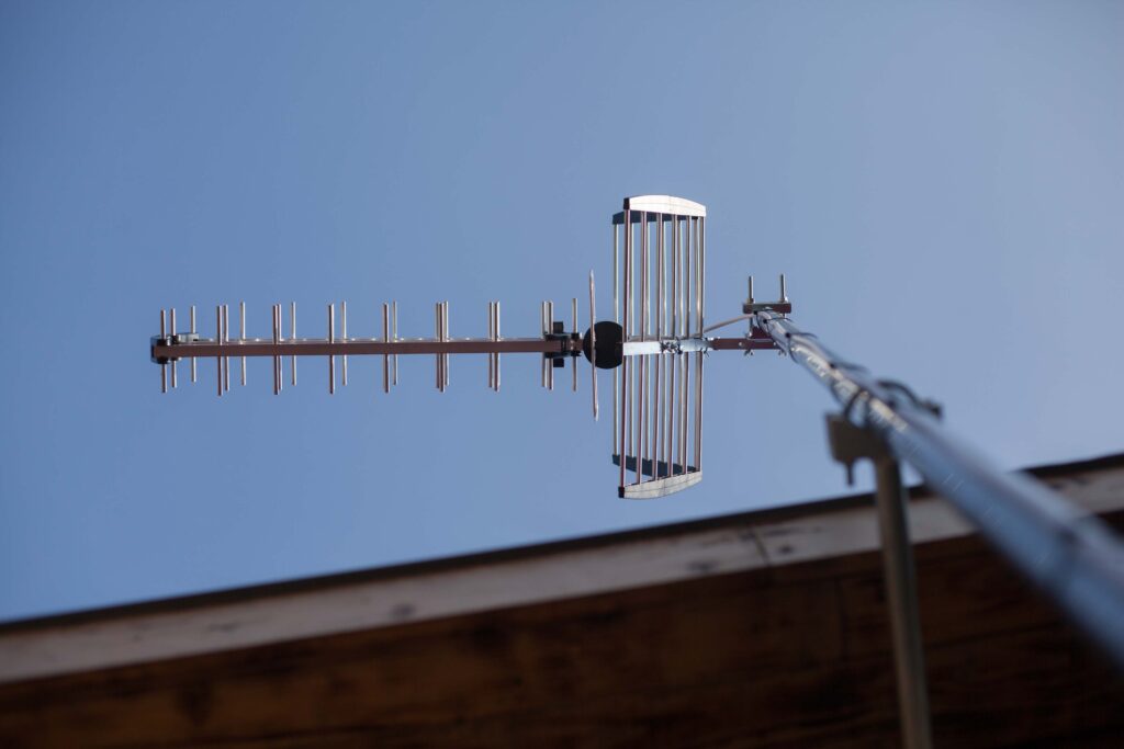 Telecentras įspėja dėl vėjo pažeistų antenų