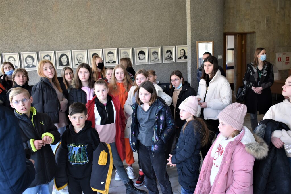 Ukrainos vaikai lankėsi ir vaišinosi Vilniaus TV bokšte