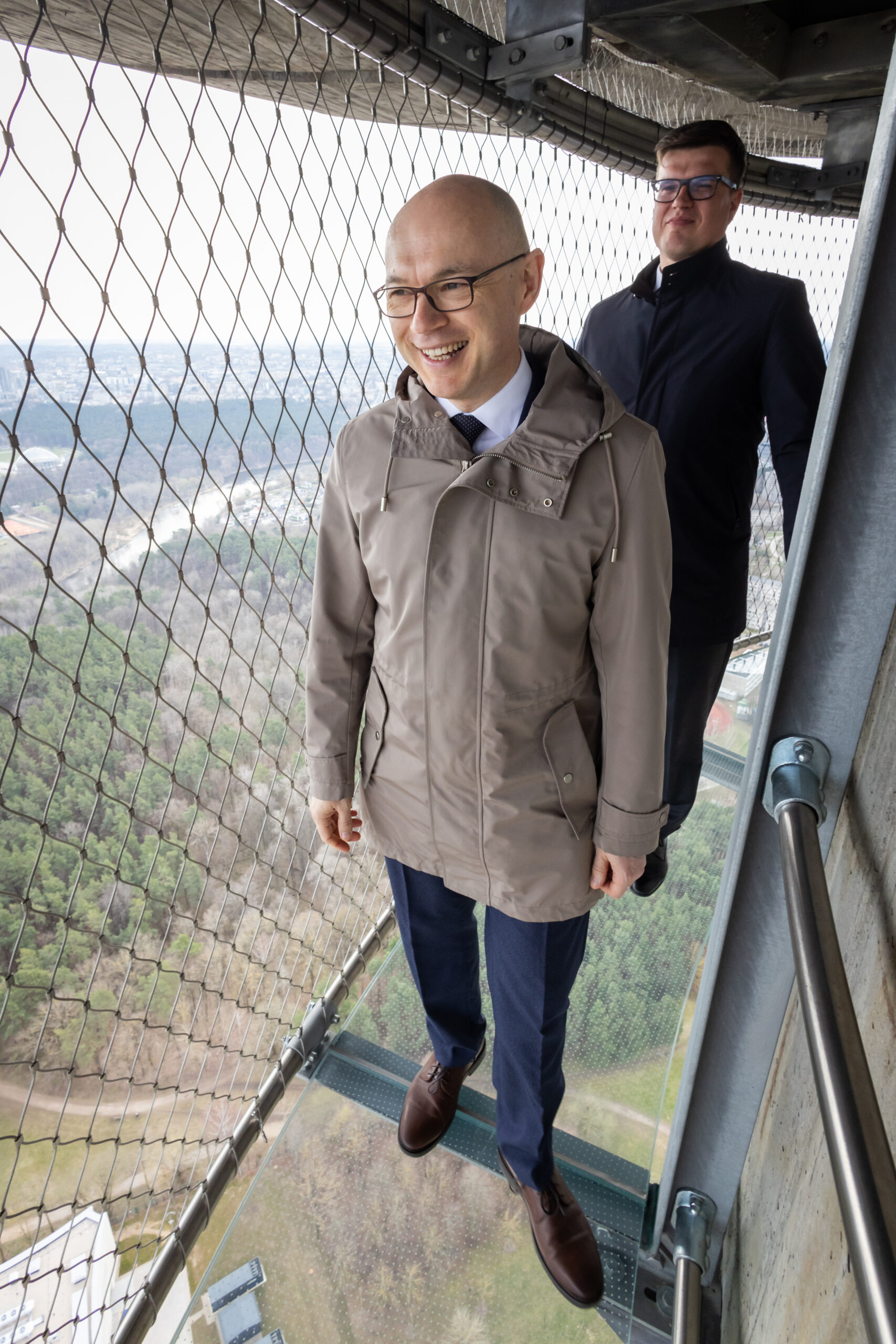 Susisiekimo ministras Eugenijus Sabutis ir ministerijos kancleris Tomas Daukantas apžiūri naują apžvalgos aikštelę
